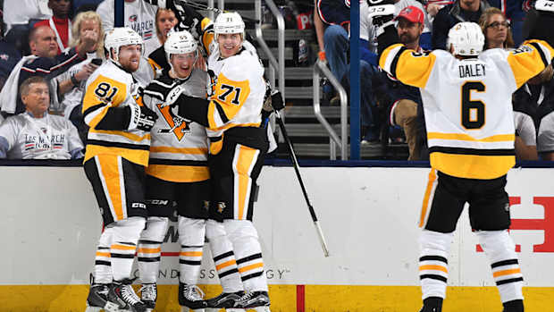 jake-guentzel-celebrate-penguing-1300.jpg